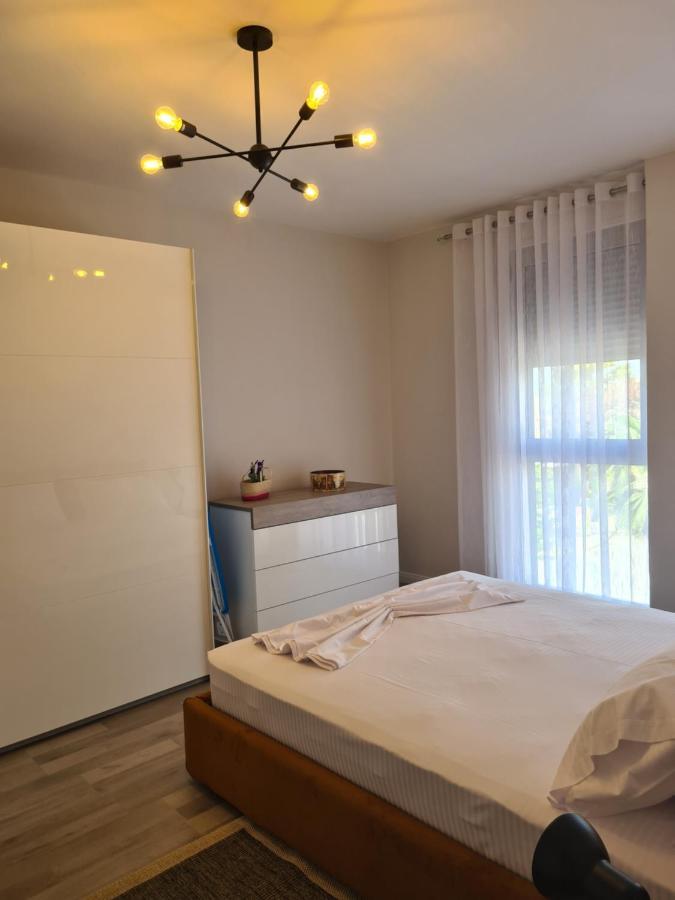Old Beach Apartment Vlora Esterno foto