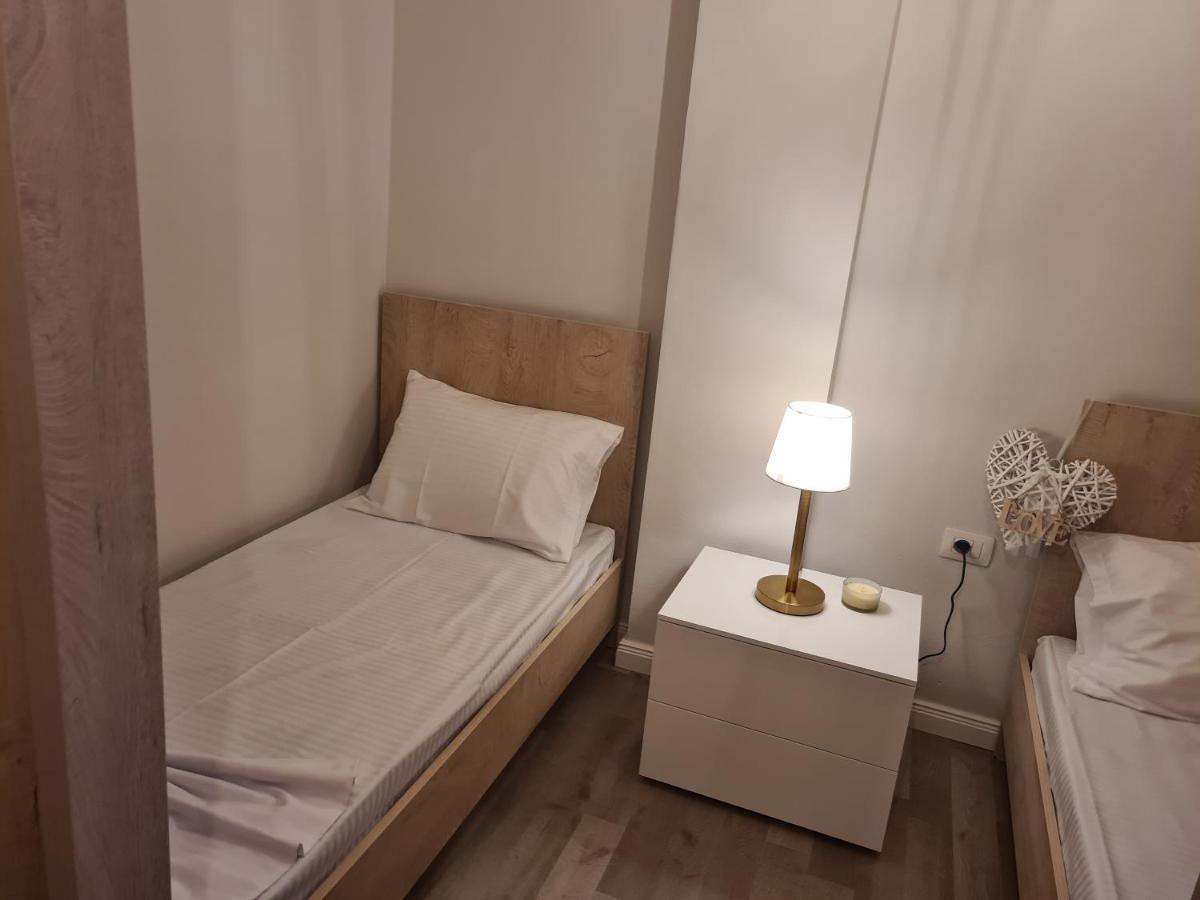 Old Beach Apartment Vlora Esterno foto