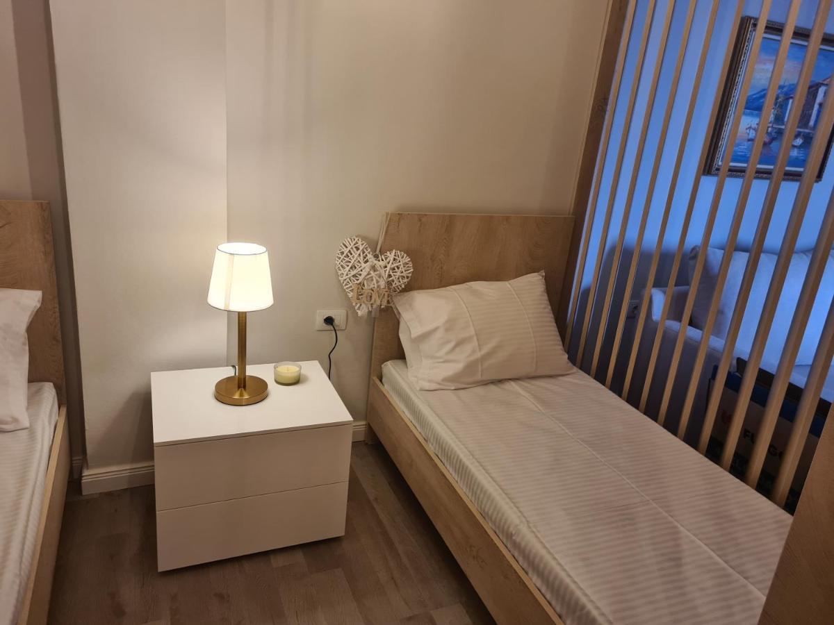 Old Beach Apartment Vlora Esterno foto